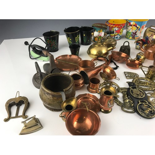 280 - TRAY OF METALWARE INC BRASS & COPPER MINIATURE TEAPOTS, HORSE BRASSES , IRONS ETC