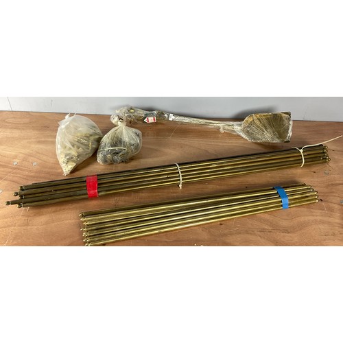 285 - MISC. BRASSWARE INC. SETS OF BRASS STAIR RODS AND FITTINGS AND A COMPANION SET