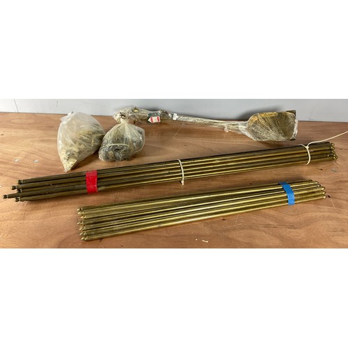 285 - MISC. BRASSWARE INC. SETS OF BRASS STAIR RODS AND FITTINGS AND A COMPANION SET