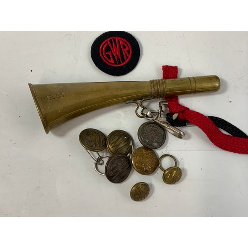 257 - BRASS SIGNALLING LOOK OUT HORN, STAMPED GWR, PLUS QTY OF GWR BUTTONS