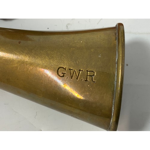 257 - BRASS SIGNALLING LOOK OUT HORN, STAMPED GWR, PLUS QTY OF GWR BUTTONS