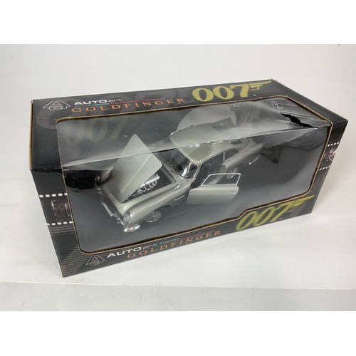 189 - AUTO ART, THE JAMES BOND COLLECTION, GOLDFINGER 007 ASTON MARTIN. Tear to Perspex box top