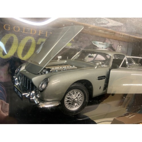 189 - AUTO ART, THE JAMES BOND COLLECTION, GOLDFINGER 007 ASTON MARTIN. Tear to Perspex box top