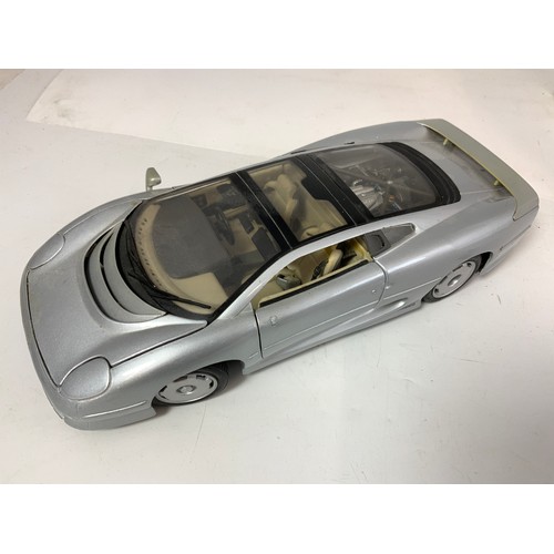 163 - FRANKLIN MINT 1961 JAGUAR E TYPE, 88 CORVETTE & U/B MAISTO JAGUAR XJ220