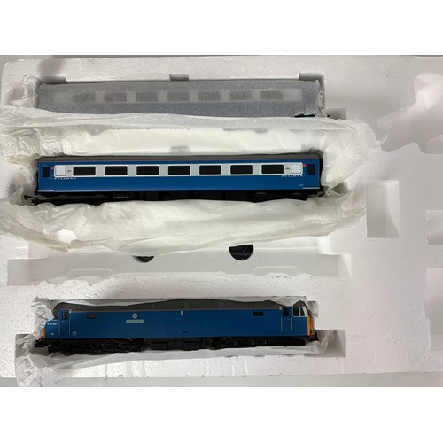 379 - HORNBY THE BLUE PULLMAN SET, ONLY A PART SET COMPRISING ONLY A CLASS 47 AND 2 COACHES. (SET NOT COMP... 