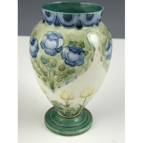 51 - WILLIAM MOORCROFT FOR JAMES MACINTYRE FLORIAN WARE VASE 11CM