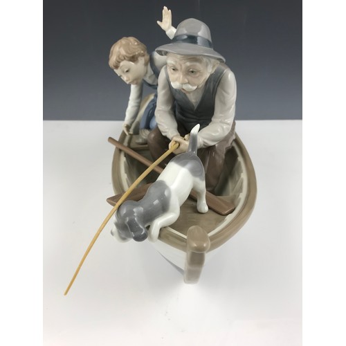 67 - RARE LARGE LLADRO FISHING WITH GRAMPS  5215 MODEL BOXED 40cm LONG