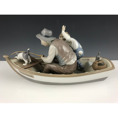 67 - RARE LARGE LLADRO FISHING WITH GRAMPS  5215 MODEL BOXED 40cm LONG