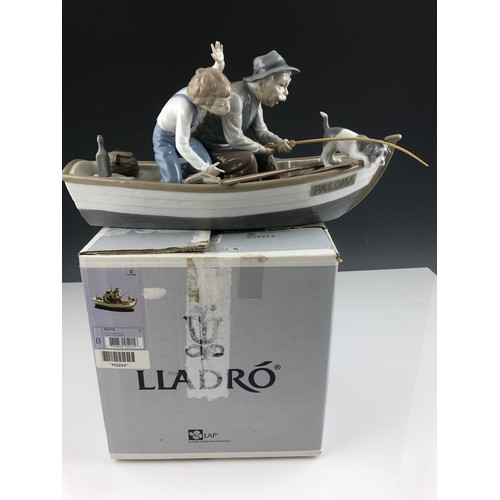 67 - RARE LARGE LLADRO FISHING WITH GRAMPS  5215 MODEL BOXED 40cm LONG