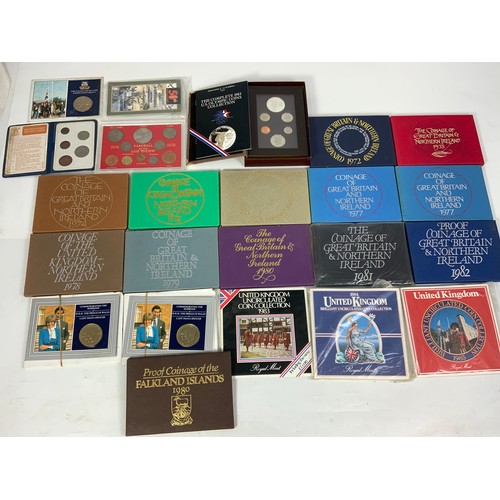 450 - COINS, UK COIN PRESENTATION SETS, C. 1972 TO 1995, PLUS VARIOUS SPECIALS, FALKLAND ISLES, US OLYMPIC... 