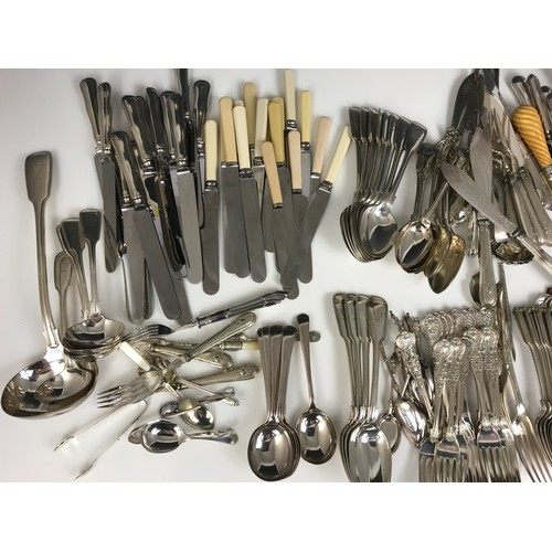 330 - LARGE QUANTITY OF PLATED FLATWARE AND CUTLERY INCLUDING MAPPIN AND WEBB, ETC