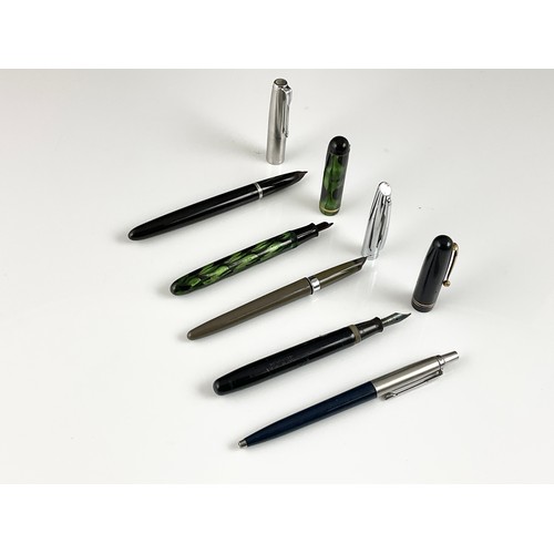 271 - A COLLECTION OF PENS TO INCLUDE, BURNHAM NO.50 GREEN MARBLED FOUNTAIN PEN, SWAN FOUNTAIN PEN, PARKER... 