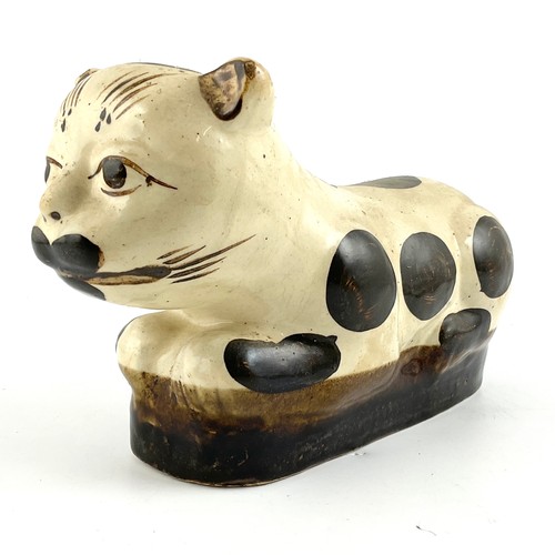 93 - A CHINESE CERAMIC CIZHOU CAT FORM PILLOW, 28CM OVERALL LENGTH, 15CM HIGH, UNMARKED