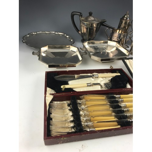 346 - QUANTITY OF MISC. SILVER PLATED WARE INC CASED FISH SERVERS, MAPPIN & WEBB DISHES ETC