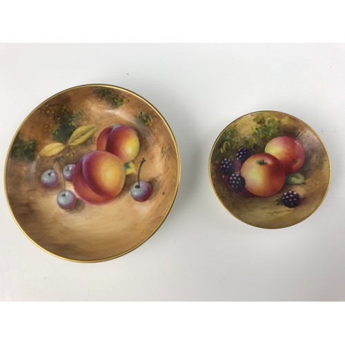 39 - 2 ROYAL WORCESTER DISH DECORATED WITH HAND PAINTED FRUIT  & SIGNED 11 & 7cm in DIA