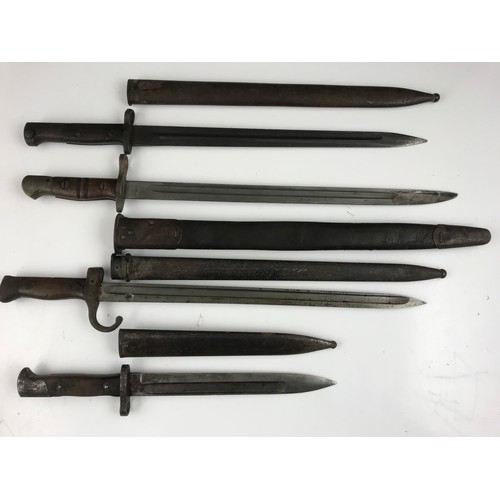 138 - 4 VARIOUS BAYONETS WITH WOODEN GRIPS, BLADE LENGTHS TO 42 cm