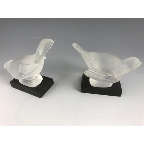 107 - 2 BIRD PAPERWEIGHTS – POSSIBLY MOINEAU -1 SIGNED LALIQUE