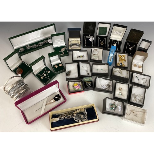 537 - LARGE QTY. MOSTLY BOXED SILVER AND OTHER COSTUME JEWELLERY