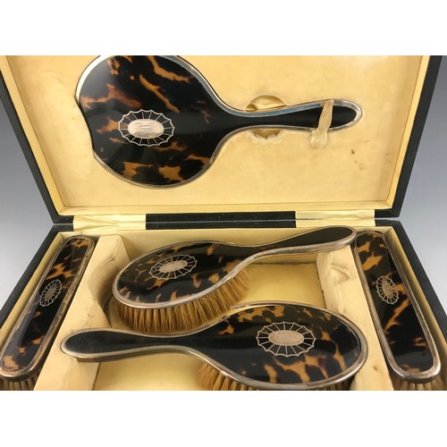 427 - LADIES TORTOISESHELL & SILVER 5 PIECE CASED DRESSING TABLE SET