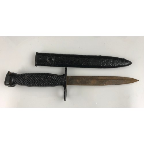 139 - BAYONET WITH SCABBARD & 2 SHELL CASES