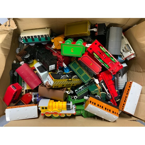 90 - TOMY CHILDS MODEL RAILWAY TRACK BUILDINGS STOCK ETC.