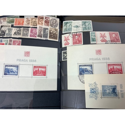 389 - CZECHOSLOVAKIAN STAMPS,  IN 2 ALBUMS AND A FOLDER M AND U TO 1965. SECTION TO 1952 PARTLY REMAINDERE... 