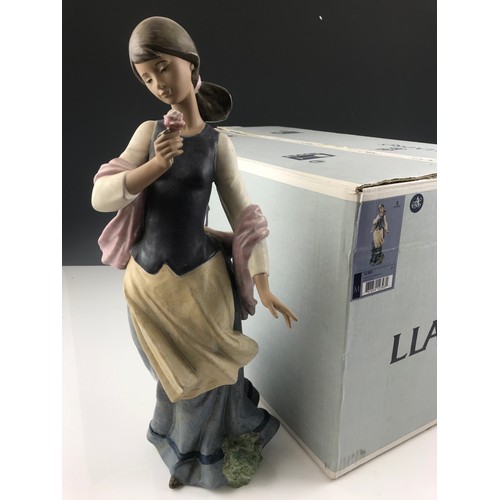 68 - RARE LARGE LLADRO A GIRL IN LOVE 12393 FIGURINE BOXED 49cm TALL