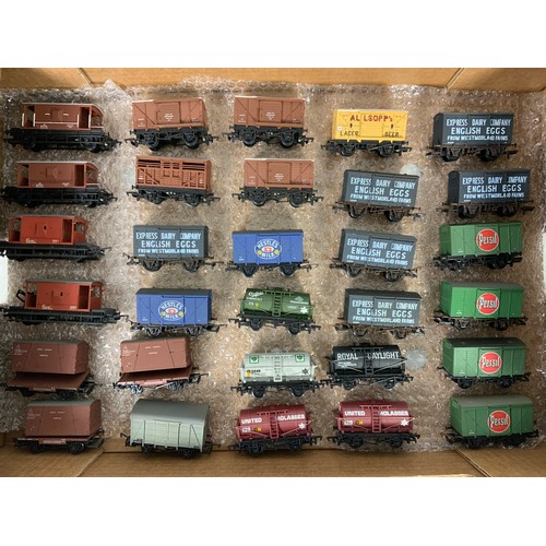 362 - 30, 00 GAUGE U/B MODEL RAILWAY WAGONS, MOSTLY MAINLINE, SOME TANKERS, BOX VANS, CATTLE, CONTAINER & ... 