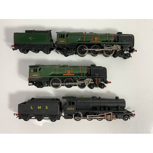 446 - HORNBY DUBLO / WRENN A SELECTION COMPRISING, H-D 34005 BARNSTAPLE PLUS A WRENN SIMILAR, NO TENDER, W... 