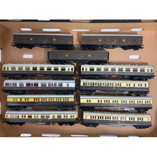 349 - 11 GWR COACHES / SIPHON G WAGON, ALL U/B, INC AUTOCOACH, BACHMANN & AIRFIX