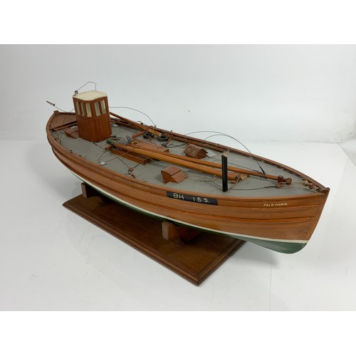 23 - WOODEN MODEL OF A TRAWLER, BH152, FAIRMOOR OF BLYTH, APPROX. 63 CM LONG, ON PLINTH STAND, IN NEED OF... 