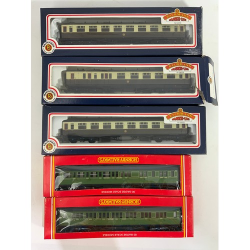 378 - 3 BOXED BACHMANN COLLETT 60’ GWR COACHES, PLUS 2 X SR HORNBY SR OLIVE GREEN COACHES