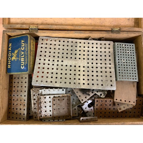 94 - MECCANO, TWO TRAYS OF OLDER MECCANO, PLUS BOXED SETS 5A & 6, , MECCANO COMBAT & MECCANO ARMY MULTIKI... 