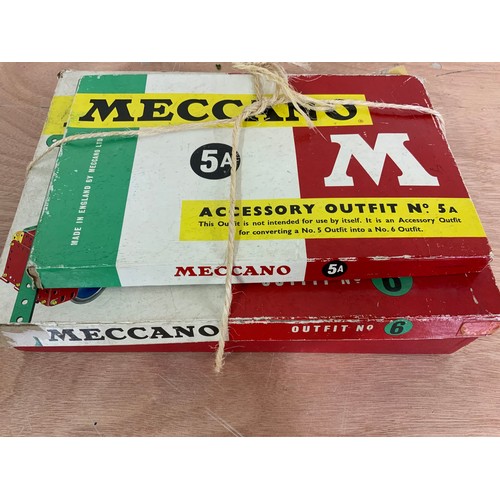 94 - MECCANO, TWO TRAYS OF OLDER MECCANO, PLUS BOXED SETS 5A & 6, , MECCANO COMBAT & MECCANO ARMY MULTIKI... 