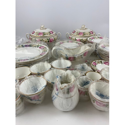 218 - ROYAL WORCESTER ROYAL GARDEN TABLE WARE LITTLE OR NO USE SOME IN ORIGINAL FACTORY PACKAGING 2 TRAYS