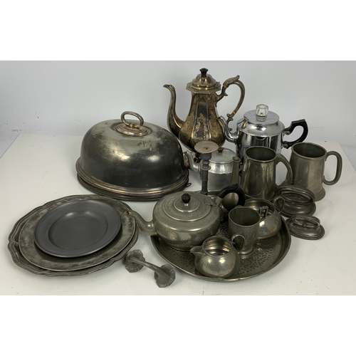 340 - MISCELLANEOUS SILVER PLATED AND PEWTER WARE, INCLUDING MEAT DOME, TANKARDS, PLATES ETC