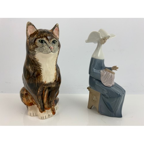 99 - LLADRO FIGURE OF LADY IN WIDE BRIMMED HAT TOGETHER WITH A CAT FIGURE & JASPER WARE