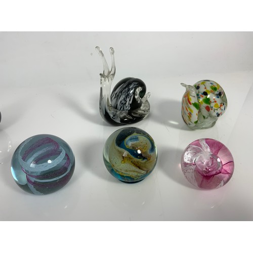 262 - ART GLASS INC VASE & PAPERWEIGHTS