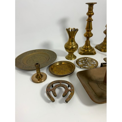 310 - MISCELLANEOUS BRASS WARE INCLUDING PAIR OF LARGE BRASS CANDLE STICKS WITH PUSHERS, CHAMBER STICK AND... 