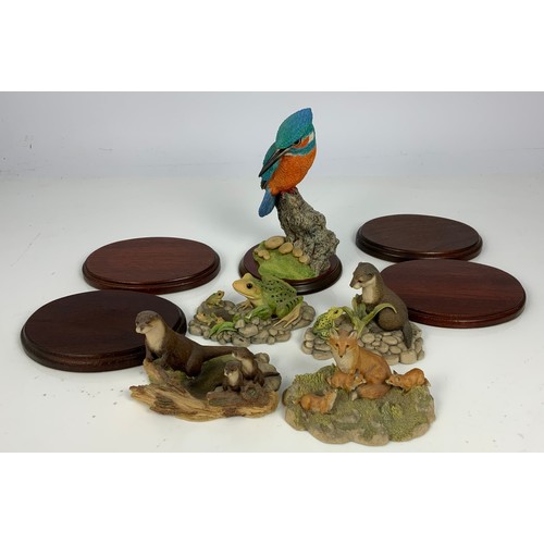 160 - RESIN ANIMAL AND BIRD STUDIES INC. KINGFISHER, OTTERS, FROGS AND FOXES