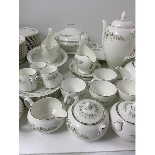 225 - WEDGWOOD WESTBURY PART DINNER SERVICE, LARGE QUANTITY 3 TRAYS