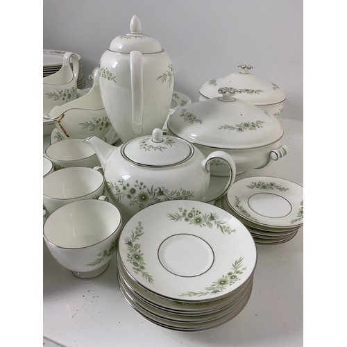 225 - WEDGWOOD WESTBURY PART DINNER SERVICE, LARGE QUANTITY 3 TRAYS