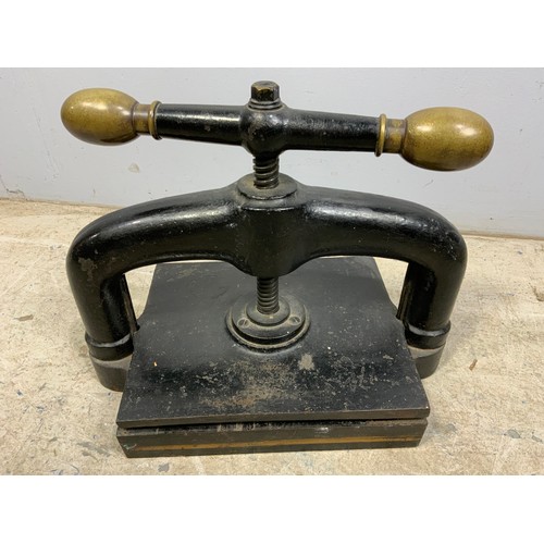 319 - HEAVY VICTORIAN CAST IRON BOOK PRESS