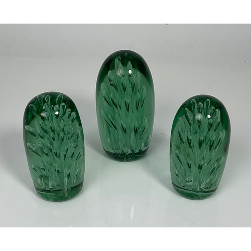 263 - THREE VICTORIAN GREEN GLASS ‘DUMP’ PAPERWEIGHTS  TALLEST APPROX 16CM