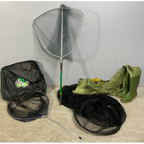 460 - FISHING ITEMS, VARIOUS KEEP NETS AND A LANDING NET PLUS WADERS