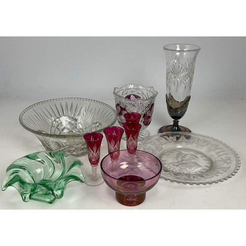 275 - COLLECTION OF GLASSWARE AND COLOURED GLASSWARE