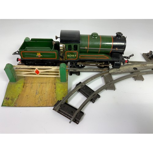 418 - HORNBY 0-4-0 TENDER LOCOMOTIVE, C/W, 50153 IN LINED GREEN, NICE CONDITION, PLUS A POINT AND LEVEL CR... 