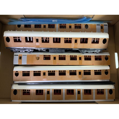 430 - TWO IAN KIRK O GAUGE LNER COACH PARTS FOR THOMPSON CORRIDOR COACHES, PLUS 5 PART BUILT EX LNER GRESL... 