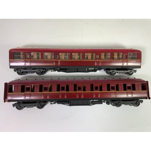 435 - 0 GAUGE MODEL RAILWAY COACHES, 5 X EX LNER, GRESLEY / THOMPSON TEAK BRAKE & CORRIDOR COACHES IN BR C... 