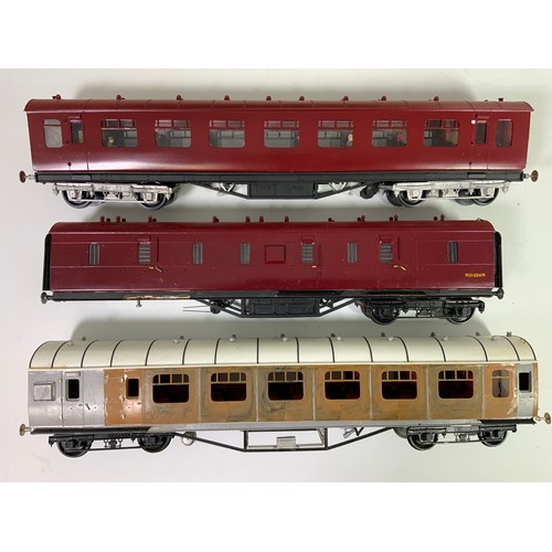 439 - 0 GAUGE MODEL RAILWAY KIT BUILT COACHES. 5 LMS ERA, INC. BSK, FIRST & THIRD CLASS PLUS AN ADDITIONAL... 